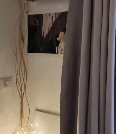 Bucrani Studio. Piccolo Loft Nel Centro Storico Di